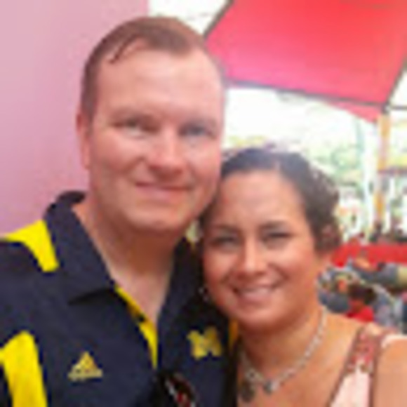 Profile Picture of Danielle Glaza (@danielleglaza) on Poshmark