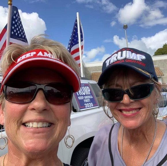 Profile Picture of Paula Frizzell (@paula5o2) on Poshmark