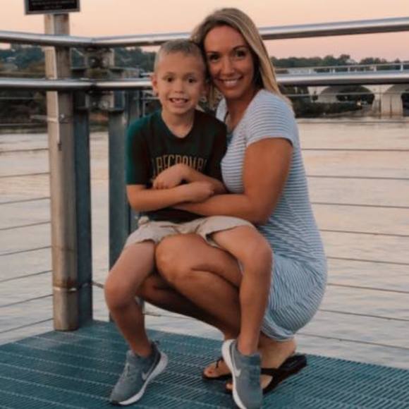 Profile Picture of Alison Meskers (@alimsnyder) on Poshmark