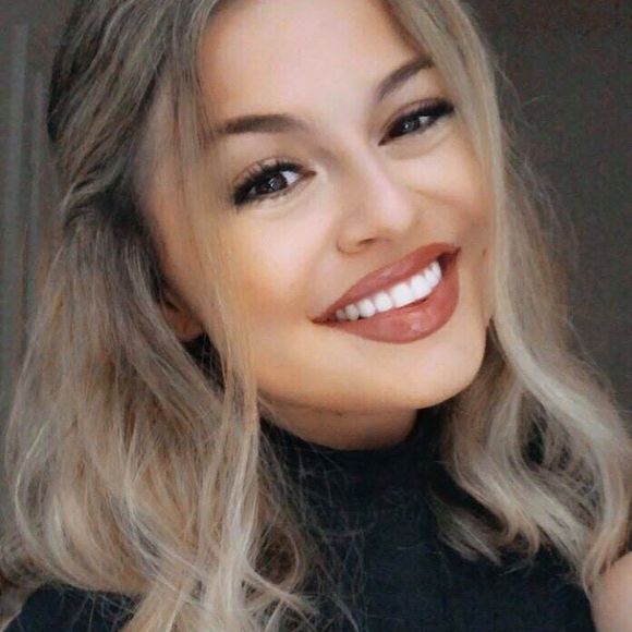 Profile Picture of Lily Block (@lilyrose1018) on Poshmark