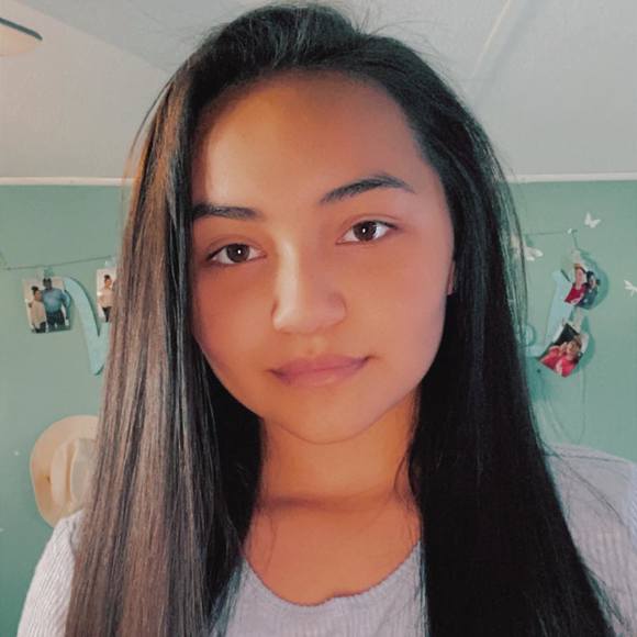 Profile Picture of Loren Cox (@lorenjaira03) on Poshmark