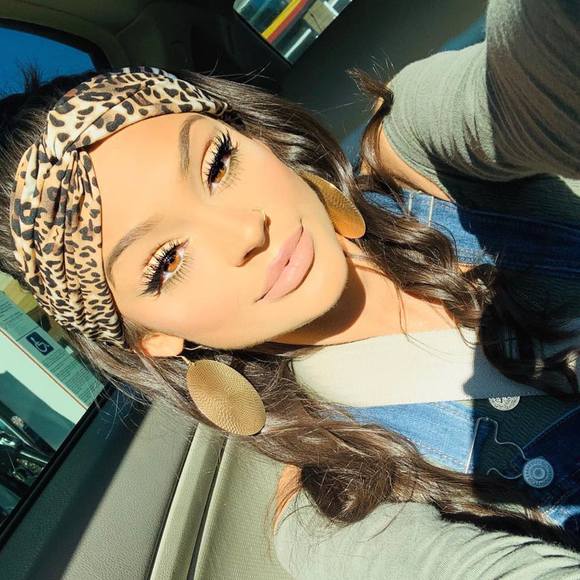 Profile Picture of Devan savannah Hayes (@savannaaaahhhhh) on Poshmark