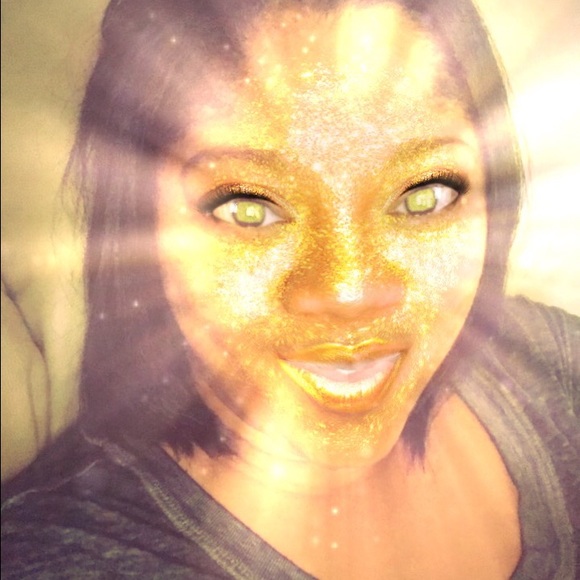 Profile Picture of Tracy Carhee (@tracyranee) on Poshmark