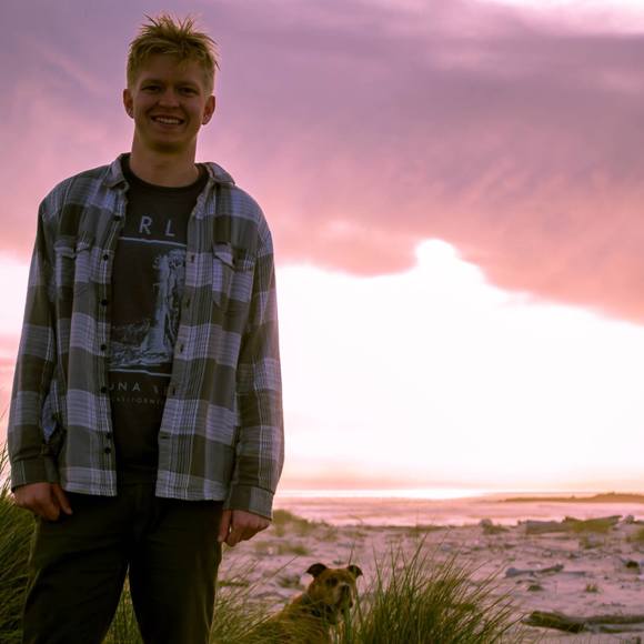 Profile Picture of Daniel Antonson (@dantonson6) on Poshmark