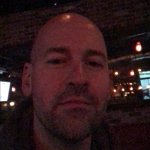 Profile Picture of Brett Samuels (@besjjf) on Poshmark