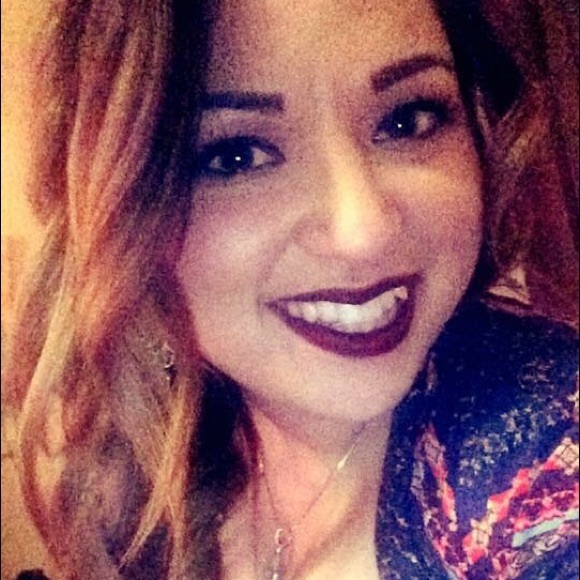 Profile Picture of Pamela Alvarez (@pamelajay12) on Poshmark