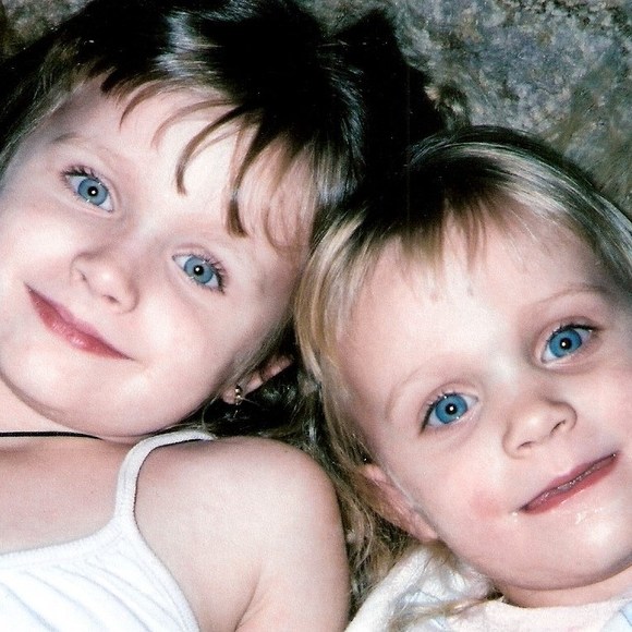 Profile Picture of Chris Souza (@caica) on Poshmark