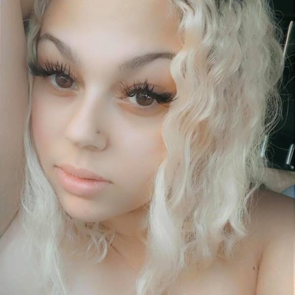 Profile Picture of Danielle Deneau (@ddeneau1307) on Poshmark