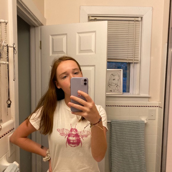 Profile Picture of Lucia Davis (@lucia_davis) on Poshmark