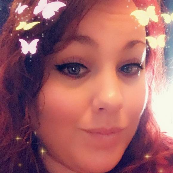 Profile Picture of Laura Holmes (@lholmes2718) on Poshmark