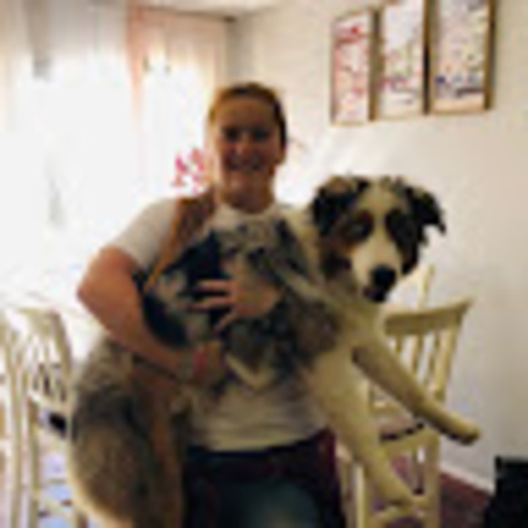 Profile Picture of Dawnelle Mcleod (@dawnellemcleod) on Poshmark