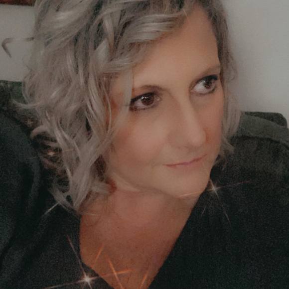 Profile Picture of Leaanne Harris-rantz (@rantzie) on Poshmark