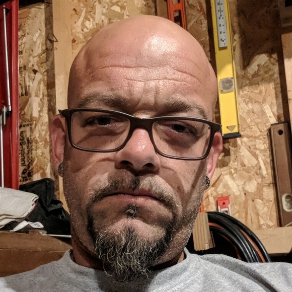 Profile Picture of Jeffrey ii Minard (@jminard75) on Poshmark