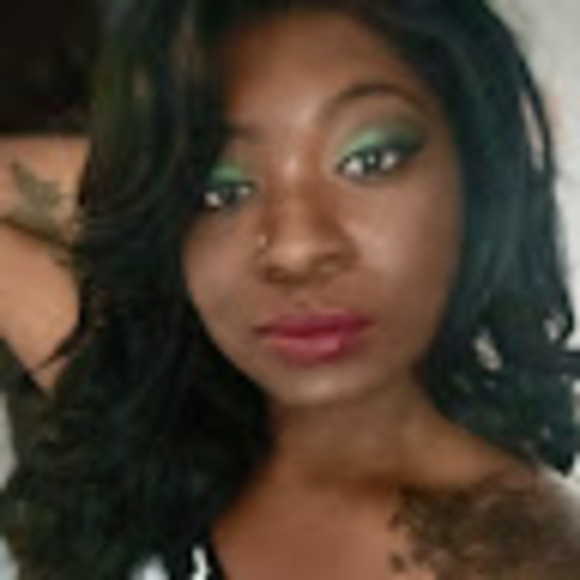 Profile Picture of Krystina Moore (@krystinaangel89) on Poshmark
