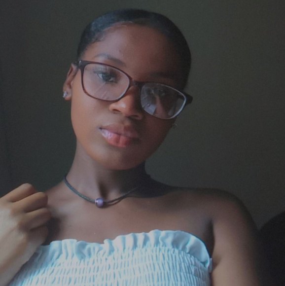 Profile Picture of Frantsise (@frantsise) on Poshmark