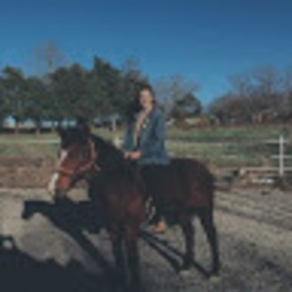 Profile Picture of Sarah Stachowicz (@sarahstachowicz) on Poshmark