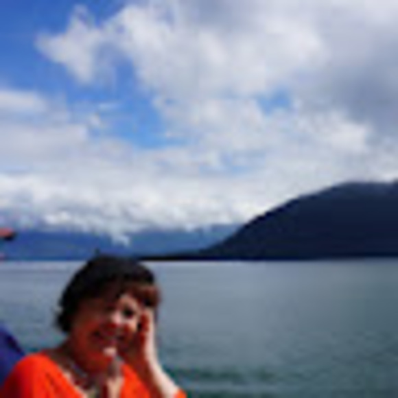 Profile Picture of Tamara Cooper (@tamaracooper420) on Poshmark