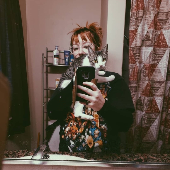 Profile Picture of Katie Vierra (@katiemvierra) on Poshmark