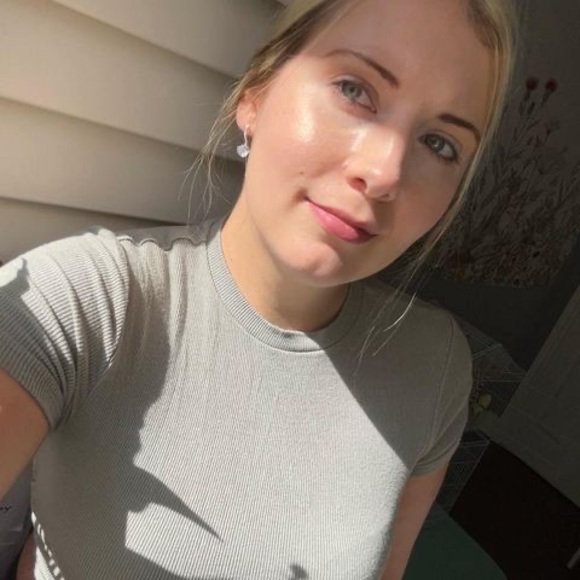 Profile Picture of Nicole Rynkowska (@nicolenatryn) on Poshmark