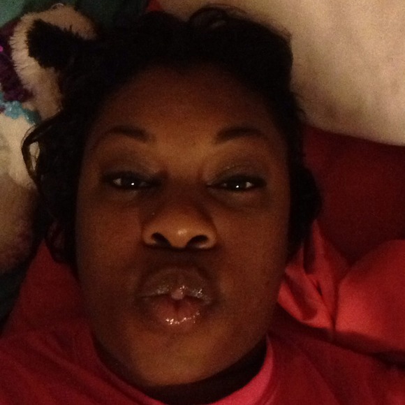 Profile Picture of Samona Smith (@samona30) on Poshmark