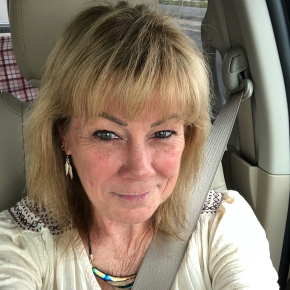 Profile Picture of Debbie Hoffman (@debiehoffman691) on Poshmark