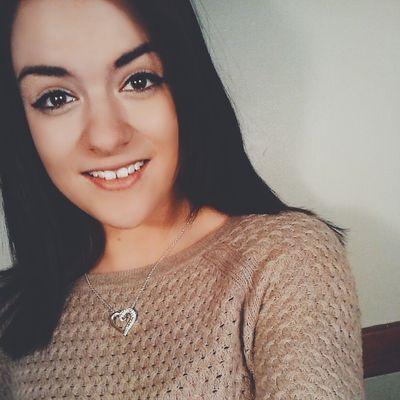 Profile Picture of Katie Holden (@xo_katieholden) on Twitter