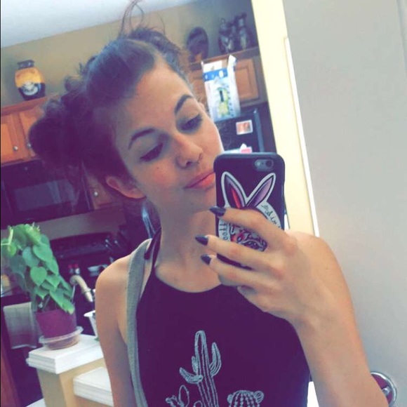 Profile Picture of Kayla Seabolt (@alyakseabolt) on Poshmark