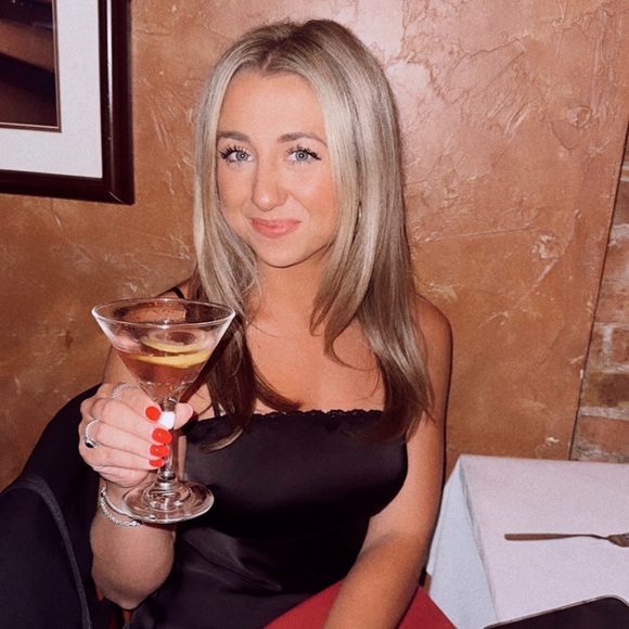 Profile Picture of Mara Kubicki (@kubickimara) on Poshmark
