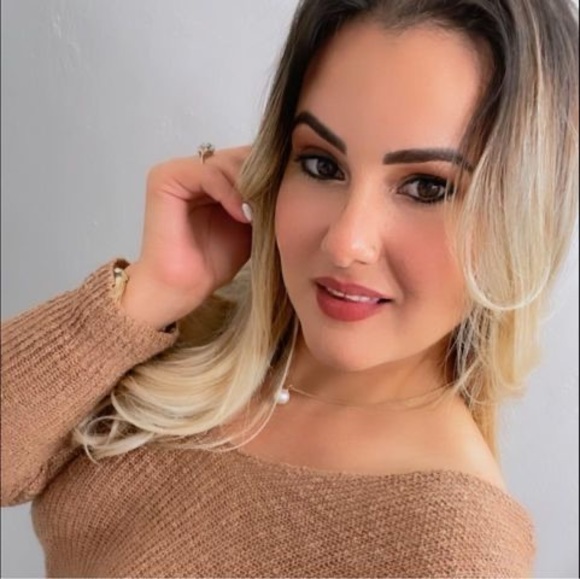 Profile Picture of Yesenia Caballero miranda (@yeseniacabal920) on Poshmark