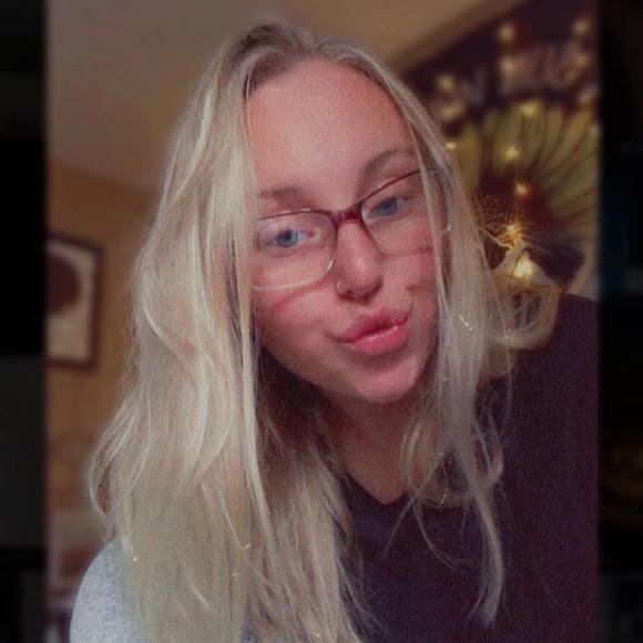 Profile Picture of Haley Luckenbill (@haleyluckenbill) on Poshmark