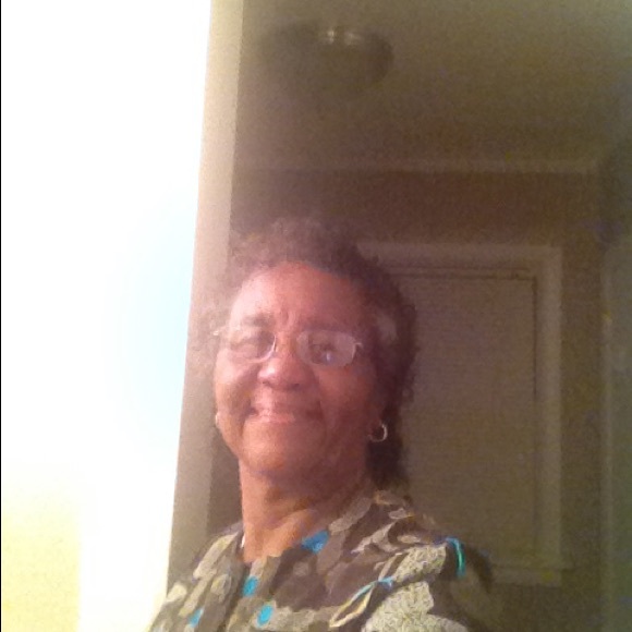 Profile Picture of Mae Long (@long66) on Poshmark