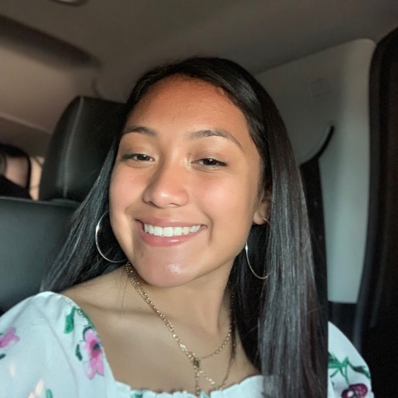 Profile Picture of Jacky Lara (@jackylara03) on Poshmark