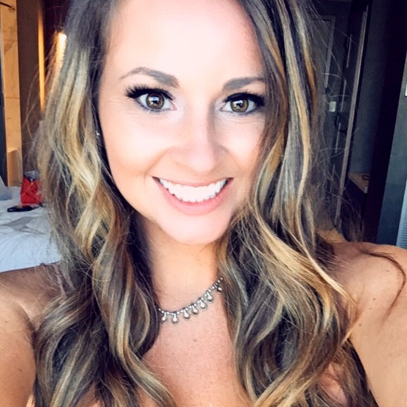 Profile Picture of Amanda Morgan (@amapadil) on Poshmark