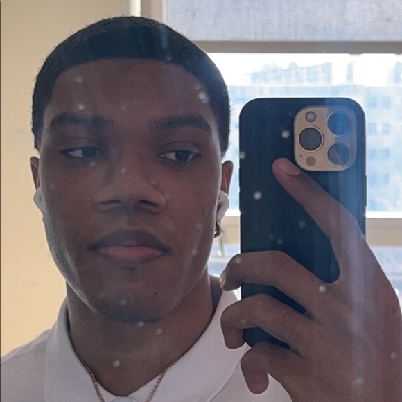 Profile Picture of Aaron Graves (@aaroniii) on Poshmark