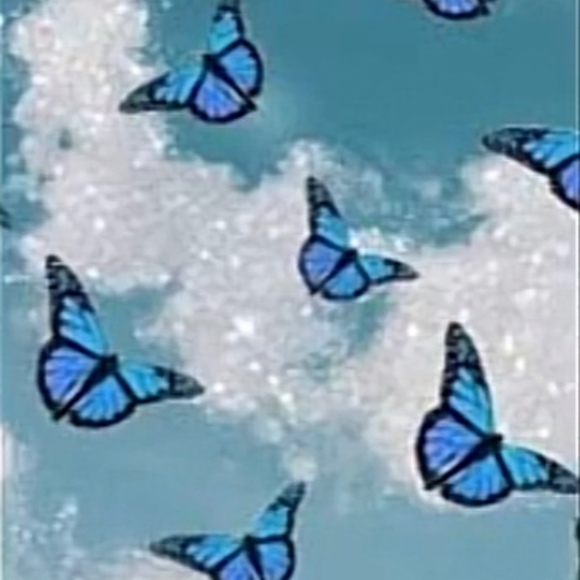 Profile Picture of Isabella Vicchio (@heyyyyizzy) on Poshmark