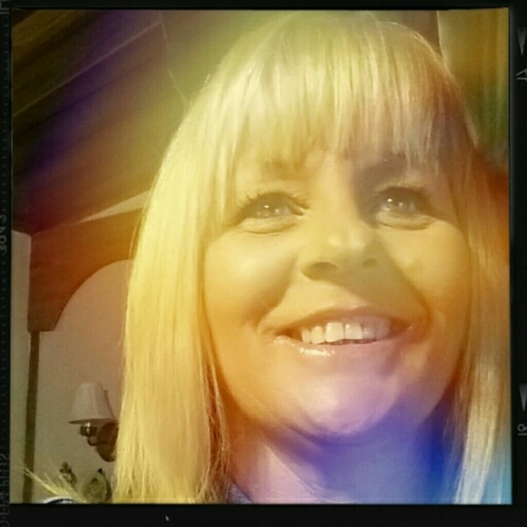 Profile Picture of Deborah Kirshner (@misherriamore) on Poshmark