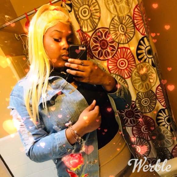 Profile Picture of Cristal Quailes (@cristalq_) on Poshmark