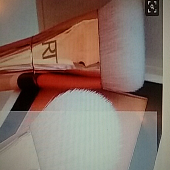 Profile Picture of Sara Arbogast (@fancyface2016) on Poshmark