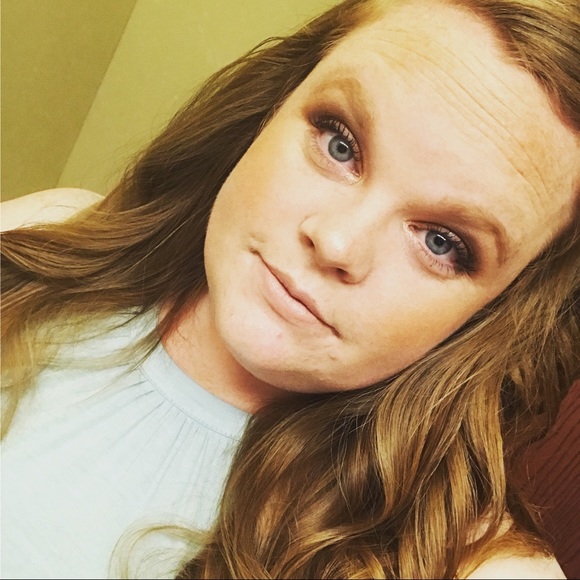 Profile Picture of Jo-ann Deisinger (@jdeisinger89) on Poshmark