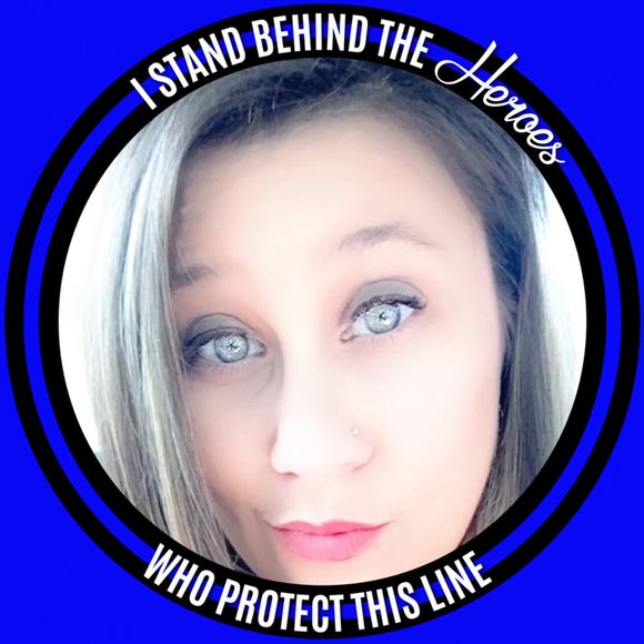 Profile Picture of Elana Bodamer (@lanamonkey87) on Poshmark