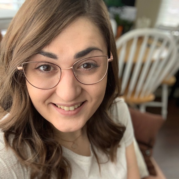 Profile Picture of Christina Main (@xinamain) on Poshmark