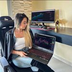 Profile Picture of Michelle J Smith🔵 (@michellefx_crypto__trader) on Instagram