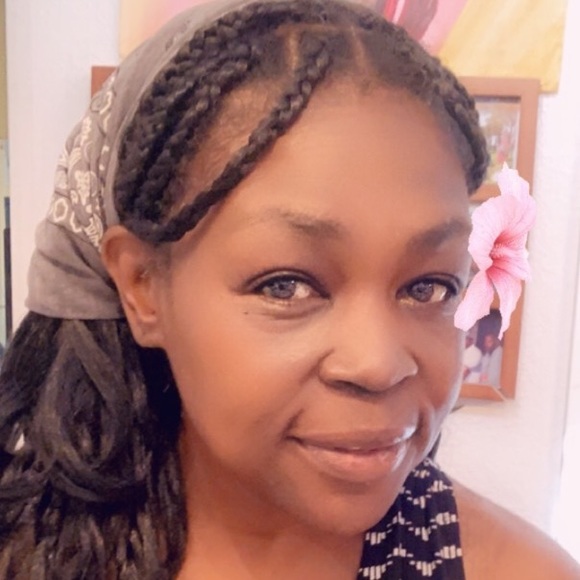 Profile Picture of Dawn Fields (@joymara) on Poshmark