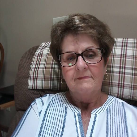 Profile Picture of Glenna Wisecup (@gwscup) on Poshmark