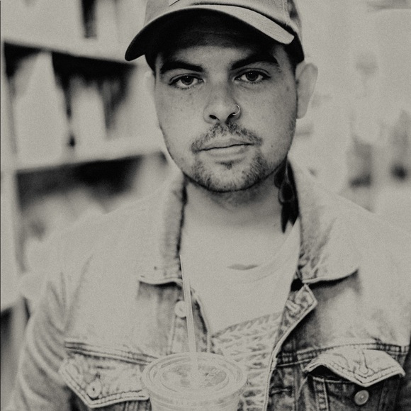 Profile Picture of Adam Fields (@adamchasefields) on Poshmark