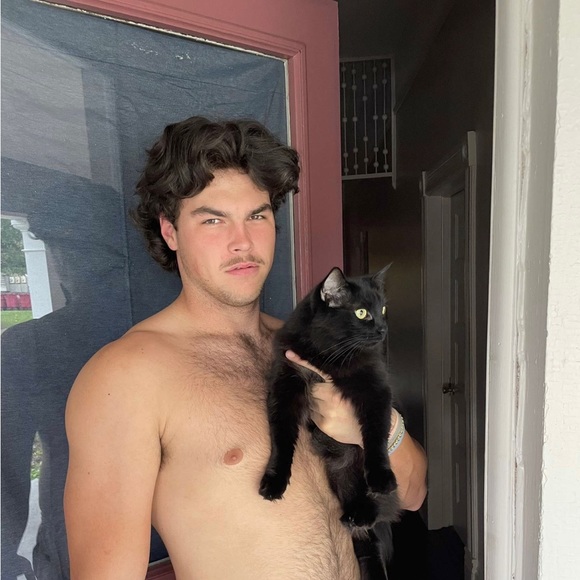 Profile Picture of Wesley Franklin (@wesley_franklin) on Poshmark