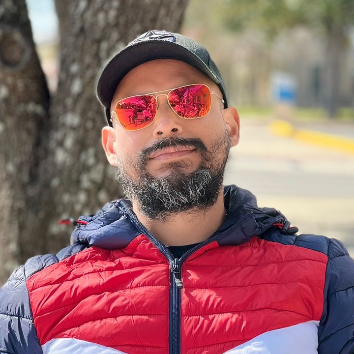 Profile Picture of lgn (@emanuelcrag) on Tiktok