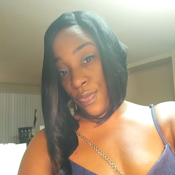 Profile Picture of Jasmin Amia (@amiachanel) on Poshmark