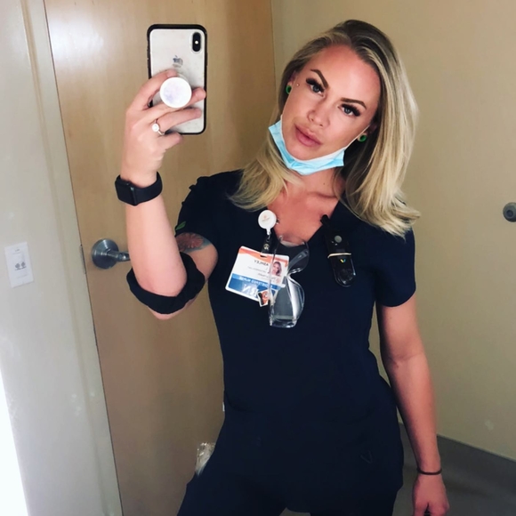 Profile Picture of Ashley Leafstedt (@aleafstedt) on Poshmark