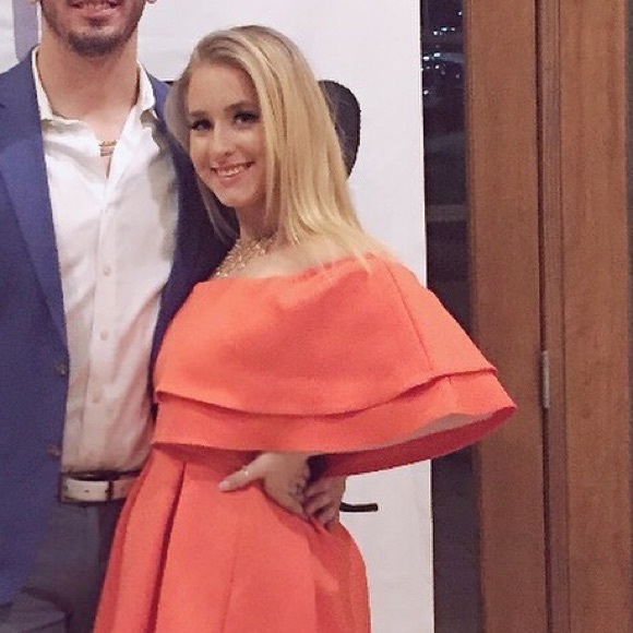 Profile Picture of Amy Dickens (@a_dickens) on Poshmark